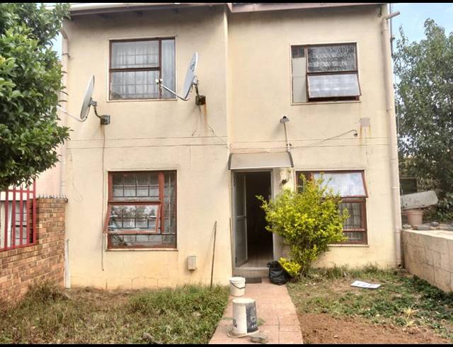 2 BEDROOM DUPLEX FOR SALE IN ORLANDO WEST
